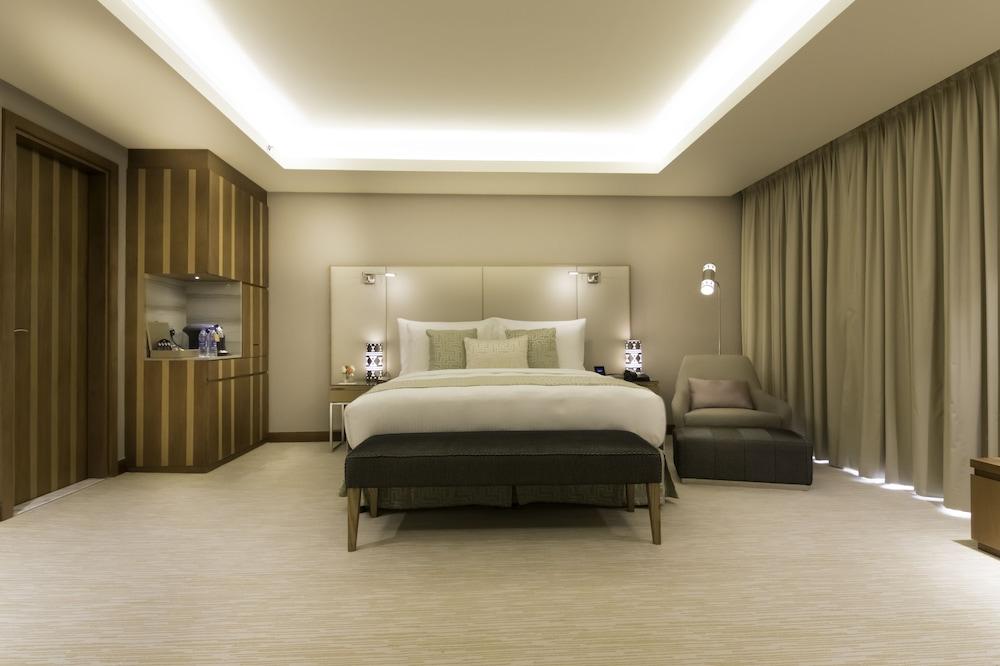 Hotel Grand Millennium 5*